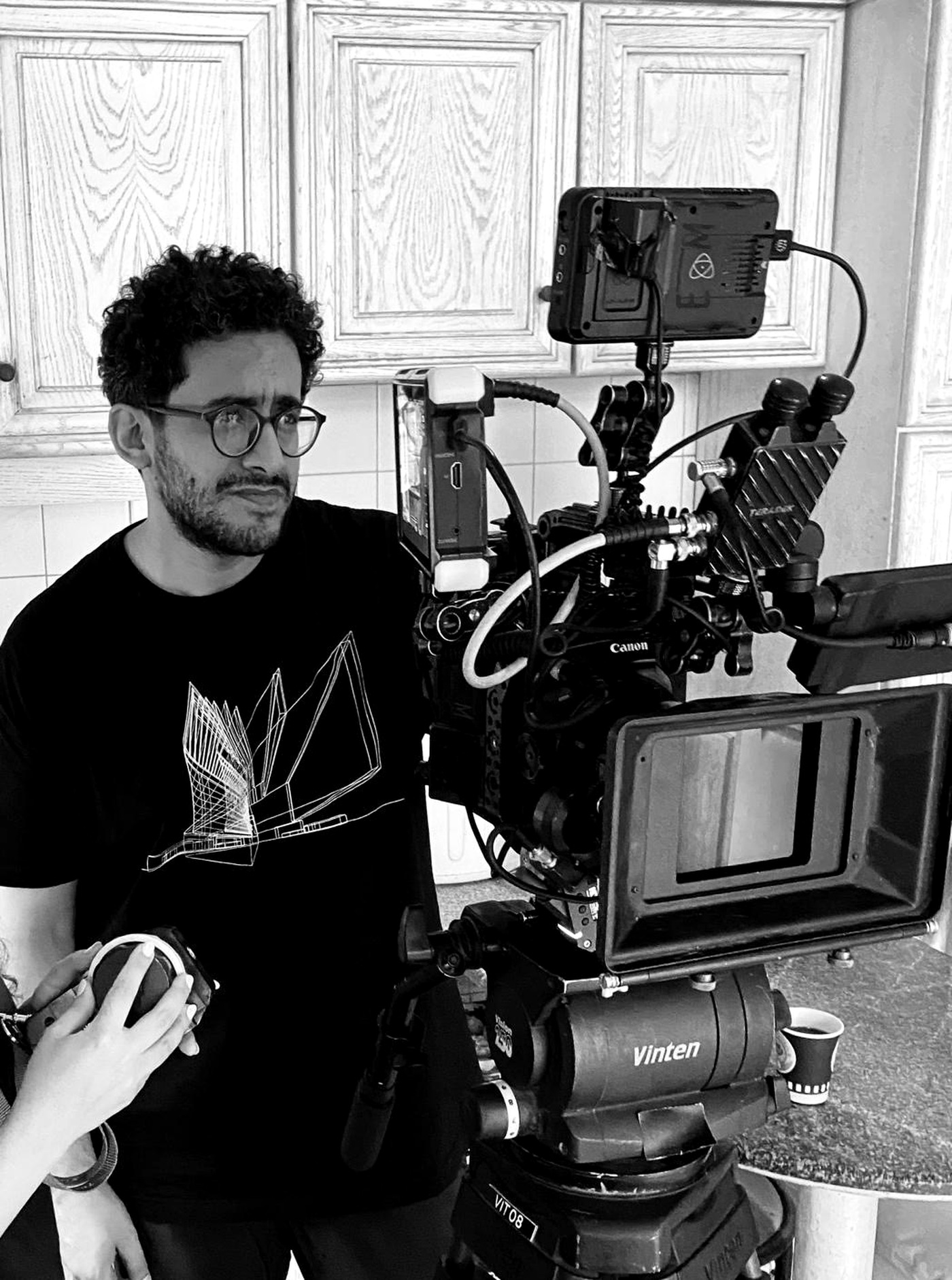Maged Aboueldahab on set